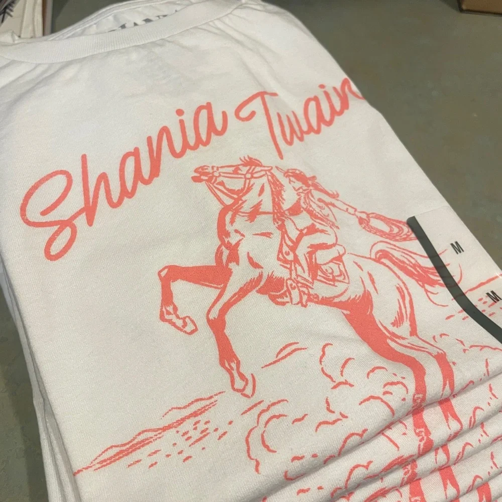 Let’s Go Girls - Shania Twain - White and Pink Graphic T-Shirt - Picture 3 of 4